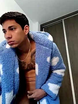 Snapshot of Mikeherz777 chatting on 01-13-25, 09:19 Mikeherz777 online show from 01-13-25, 09:19