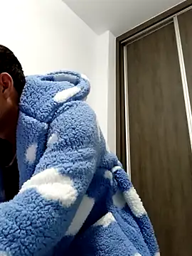 Snapshot of Mikeherz777 chatting on 01-13-25, 05:02 Mikeherz777 online show from 01-13-25, 05:02