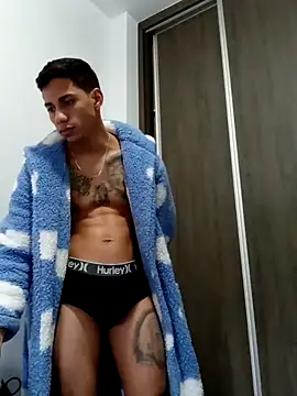 Snapshot of Mikeherz777 chatting on 01-26-25, 04:09 Mikeherz777 online show from 01-26-25, 04:09