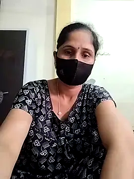 Snapshot of priyancyfun chatting on 10-08-25, 05:09 priyancyfun online show from 10-08-25, 05:09