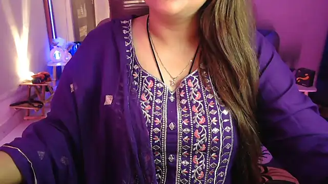 Snapshot of Mitikaa chatting on 05-11-26, 02:45 Mitikaa online show from 05-11-26, 02:45