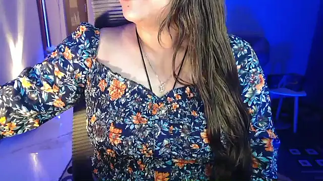 Snapshot of Mitikaa chatting on 05-18-26, 01:38 Mitikaa online show from 05-18-26, 01:38