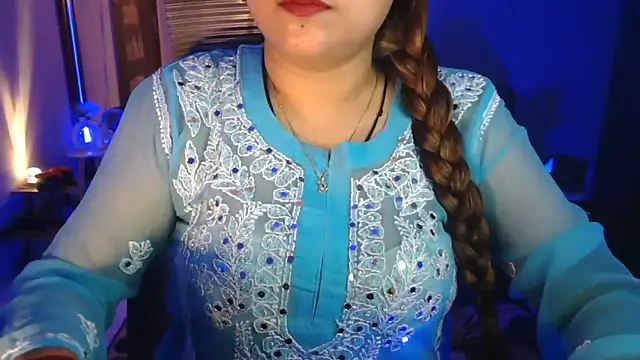 Snapshot of Mitikaa chatting on 05-25-26, 02:05 Mitikaa online show from 05-25-26, 02:05