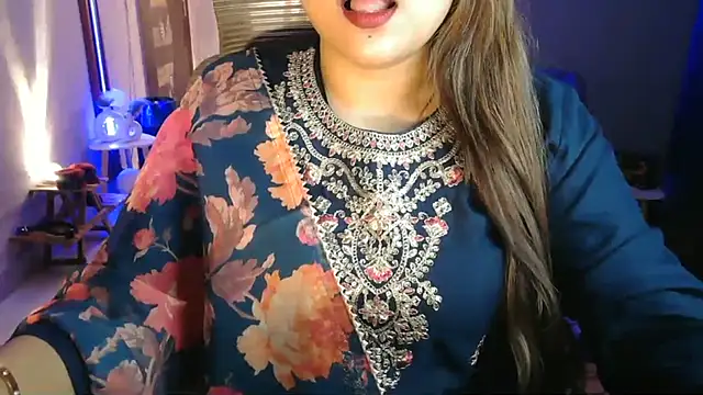 Snapshot of Mitikaa chatting on 05-15-26, 01:42 Mitikaa online show from 05-15-26, 01:42