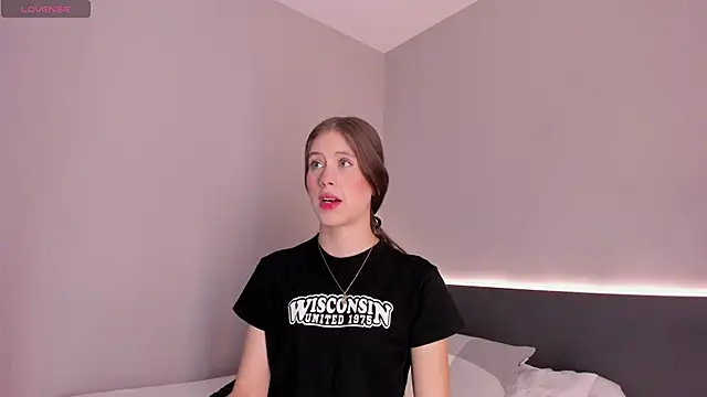 sara  jones gh online show from 10-14-25, 05:24