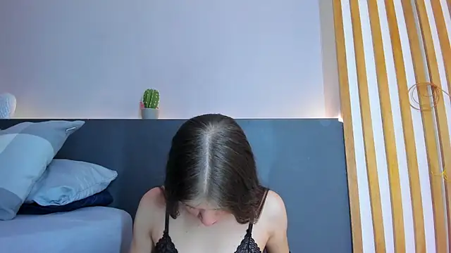 sara  jones gh online show from 09-18-25, 11:46