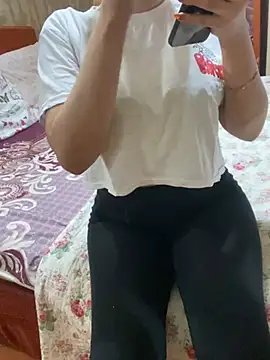 Snapshot of Maya_mimi chatting on 01-27-25, 04:33 Maya mimi online show from 01-27-25, 04:33