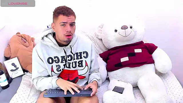 EnriquevillaF online show from 03-13-25, 01:29