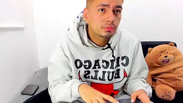 EnriquevillaF online show from 03-12-25, 01:19