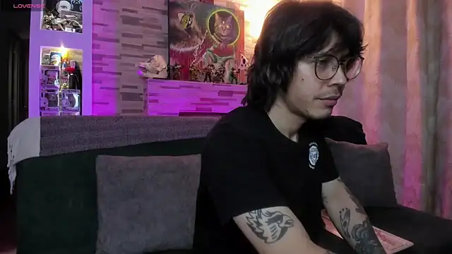 Snapshot of shamelesss_ chatting on 02-28-26, 04:12 shamelesss online show from 02-28-26, 04:12