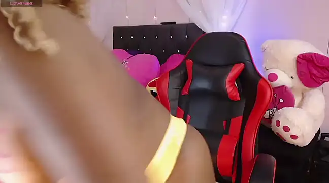 Snapshot of Aliana_Ross chatting on 03-17-25, 11:42 Aliana Ross online show from 03-17-25, 11:42