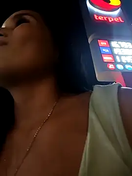 the queen of street online show from 12-23-25, 03:28