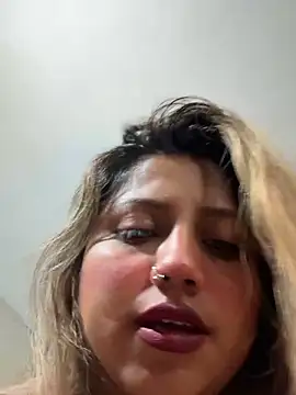 Snapshot of Adrianisx chatting on 02-19-26, 06:43 Adrianisx online show from 02-19-26, 06:43