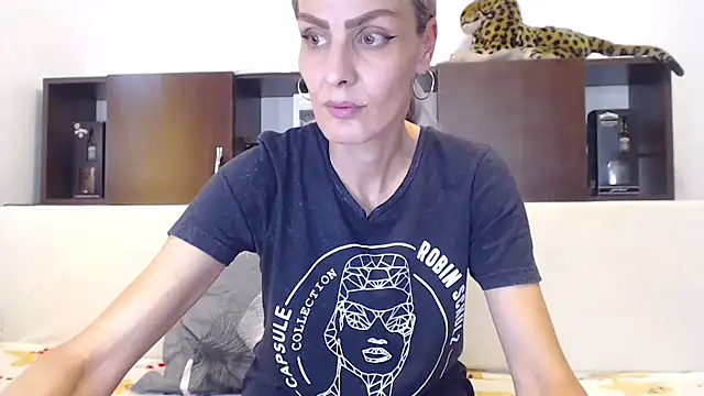 AshlineKatte online show from 10-24-25, 12:15