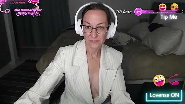 Snapshot of boeslaboes1 chatting on 06-18-26, 06:35 boeslaboes1 online show from 06-18-26, 06:35