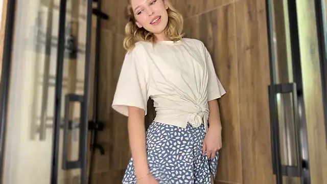 Snapshot of Shyrubate chatting on 03-23-25, 05:00 Shyrubate online show from 03-23-25, 05:00