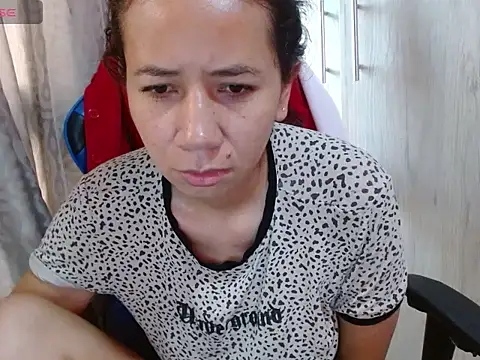 Danielagomez33 online show from 04-15-26, 12:32