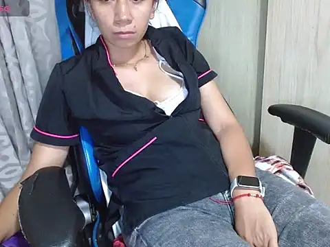 Danielagomez33 online show from 06-12-26, 01:14