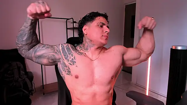 Snapshot of Maximoscott chatting on 11-22-25, 08:18 Maximoscott online show from 11-22-25, 08:18