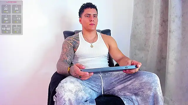 Snapshot of Maximoscott chatting on 03-19-25, 07:49 Maximoscott online show from 03-19-25, 07:49