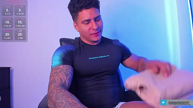 Snapshot of Maximoscott chatting on 02-18-25, 01:11 Maximoscott online show from 02-18-25, 01:11