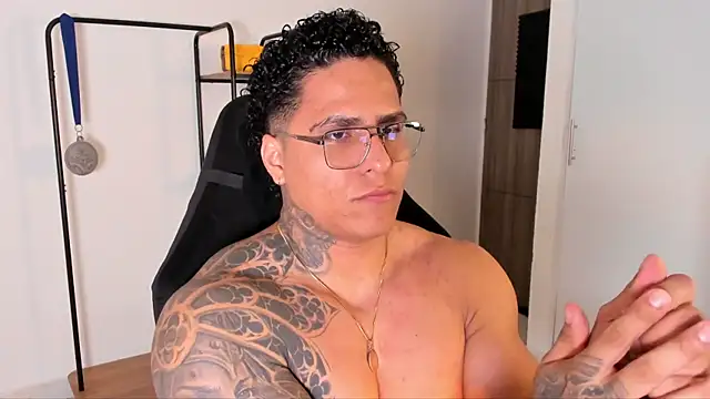 Snapshot of Maximoscott chatting on 11-13-25, 11:52 Maximoscott online show from 11-13-25, 11:52