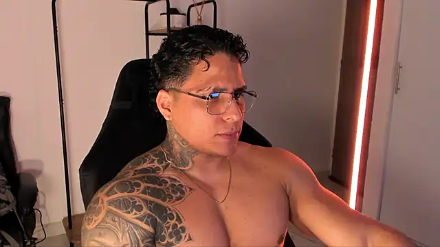 Snapshot of Maximoscott chatting on 11-23-25, 11:59 Maximoscott online show from 11-23-25, 11:59