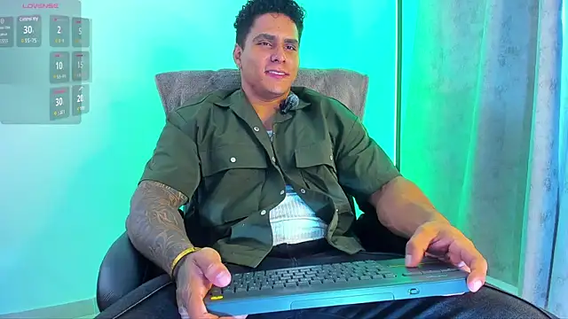 Snapshot of Maximoscott chatting on 02-25-25, 07:49 Maximoscott online show from 02-25-25, 07:49