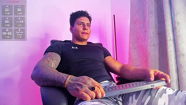 Snapshot of Maximoscott chatting on 02-26-25, 05:53 Maximoscott online show from 02-26-25, 05:53