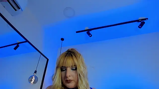 Snapshot of Blue_Angell chatting on 09-13-25, 11:38 Blue Angell online show from 09-13-25, 11:38