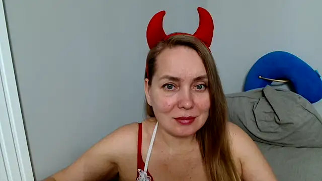 Lolawhite8 online show from 03-18-25, 08:16