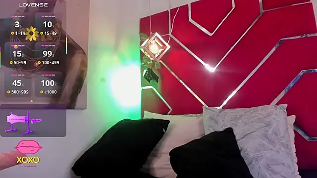 Snapshot of VeronicaOlson_ chatting on 10-12-25, 03:30 VeronicaOlson online show from 10-12-25, 03:30