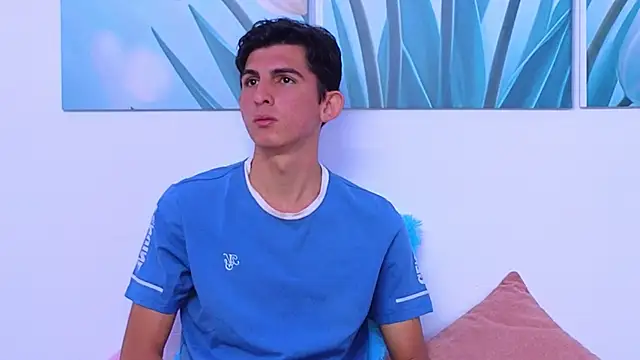 Snapshot of Ana_and_Leo chatting on 10-27-25, 03:57 Ana and Leo online show from 10-27-25, 03:57