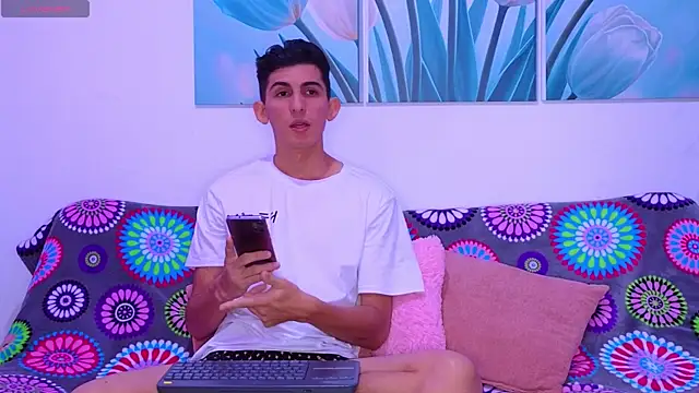 Snapshot of Ana_and_Leo chatting on 12-17-25, 02:55 Ana and Leo online show from 12-17-25, 02:55