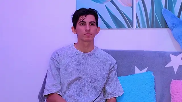 Snapshot of Ana_and_Leo chatting on 02-06-26, 01:40 Ana and Leo online show from 02-06-26, 01:40