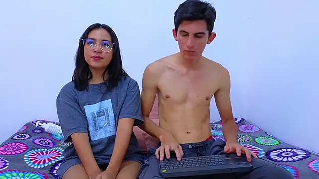 Snapshot of Ana_and_Leo chatting on 02-24-25, 12:26 Ana and Leo online show from 02-24-25, 12:26