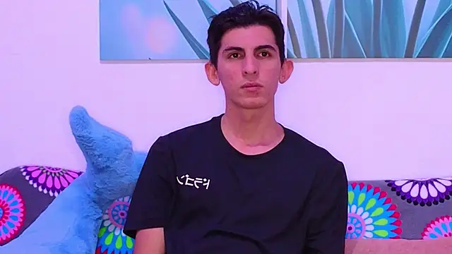 Snapshot of Ana_and_Leo chatting on 01-19-26, 02:21 Ana and Leo online show from 01-19-26, 02:21