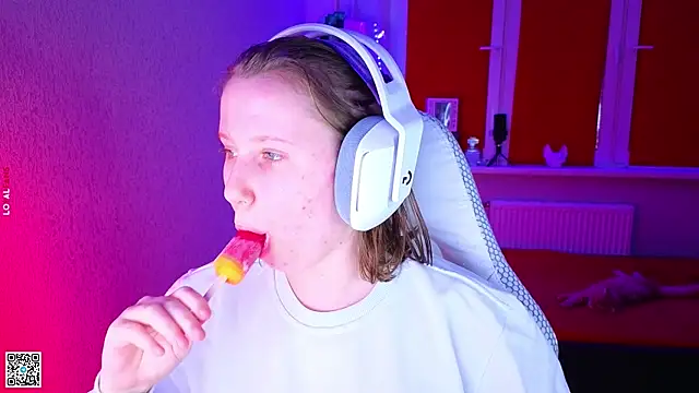 mon lola online show from 11-10-25, 02:55