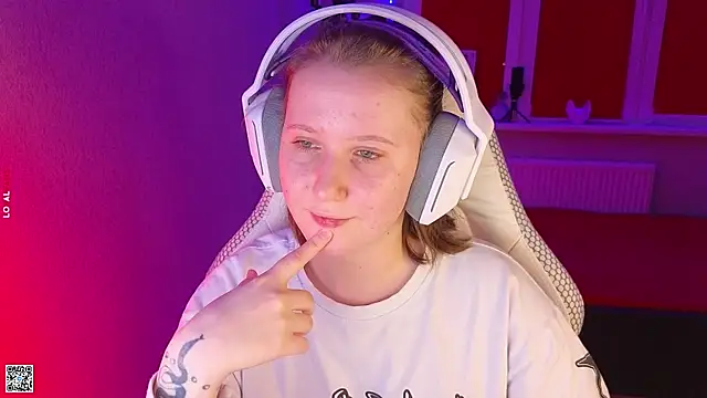 mon lola online show from 10-22-25, 04:39