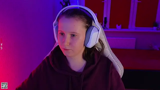 mon lola online show from 10-24-25, 03:33