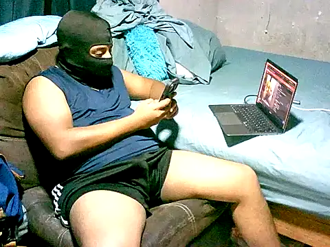 Snapshot of SergCarMX1 chatting on 06-18-26, 04:11 SergCarMX1 online show from 06-18-26, 04:11