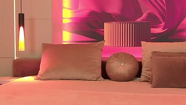 RubyLuxee online show from 11-22-25, 06:12