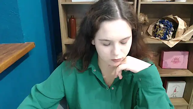 mini girly online show from 10-14-25, 01:01