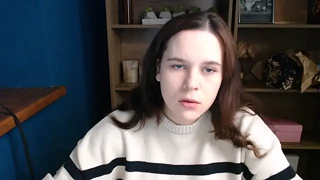 mini girly online show from 12-17-25, 01:05