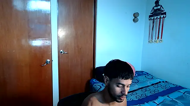 Snapshot of HOTLATINO2025 chatting on 06-30-26, 04:07 HOTLATINO2025 online show from 06-30-26, 04:07