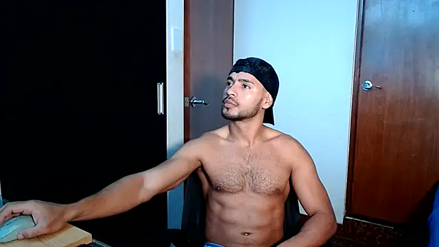 Snapshot of HOTLATINO2025 chatting on 07-23-26, 04:47 HOTLATINO2025 online show from 07-23-26, 04:47