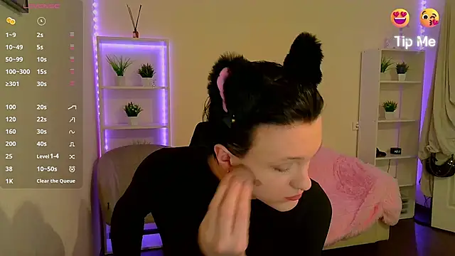 Snapshot of DianaRadrigo chatting on 01-26-25, 08:57 DianaRadrigo online show from 01-26-25, 08:57