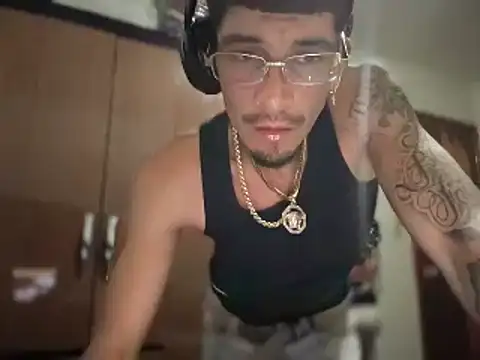 Snapshot of badboy366 chatting on 02-17-26, 07:27 badboy366 online show from 02-17-26, 07:27