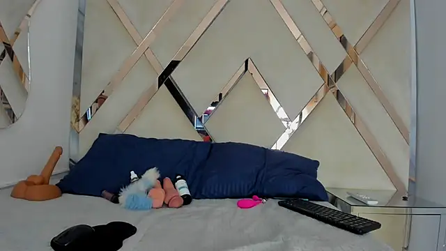 angelehtx2 online show from 10-20-25, 12:27