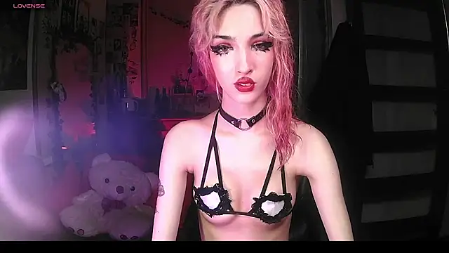 Snapshot of Ink__pleasure chatting on 09-19-25, 11:31 Ink pleasure online show from 09-19-25, 11:31